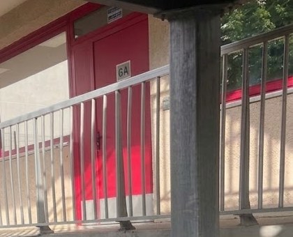Porte d’une salle de sixième au Collège Chambertin